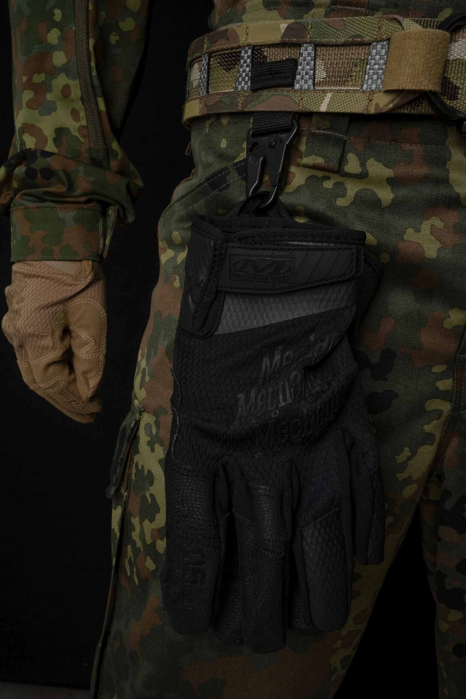 Blackfolium UTILITY Hook 1” HK Karabiner 3 Blackfolium UTILITY Hook 1” HK Karabiner